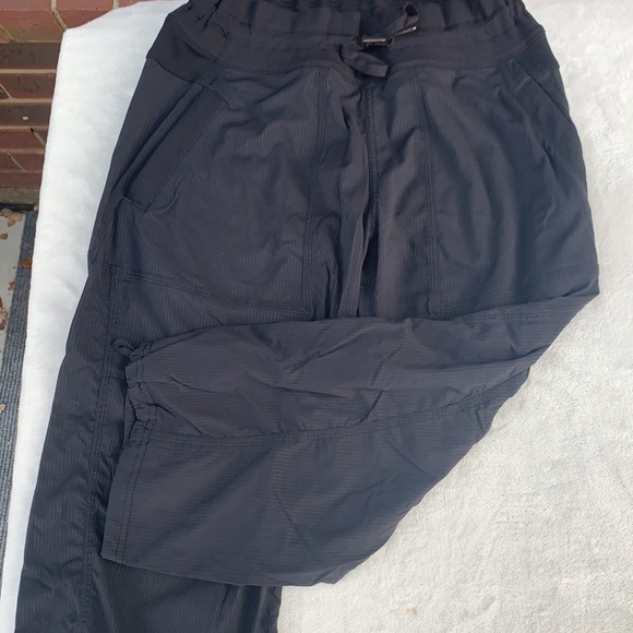 Lululemon lightweight Capri pant sz 8 - Picture 4 of 5